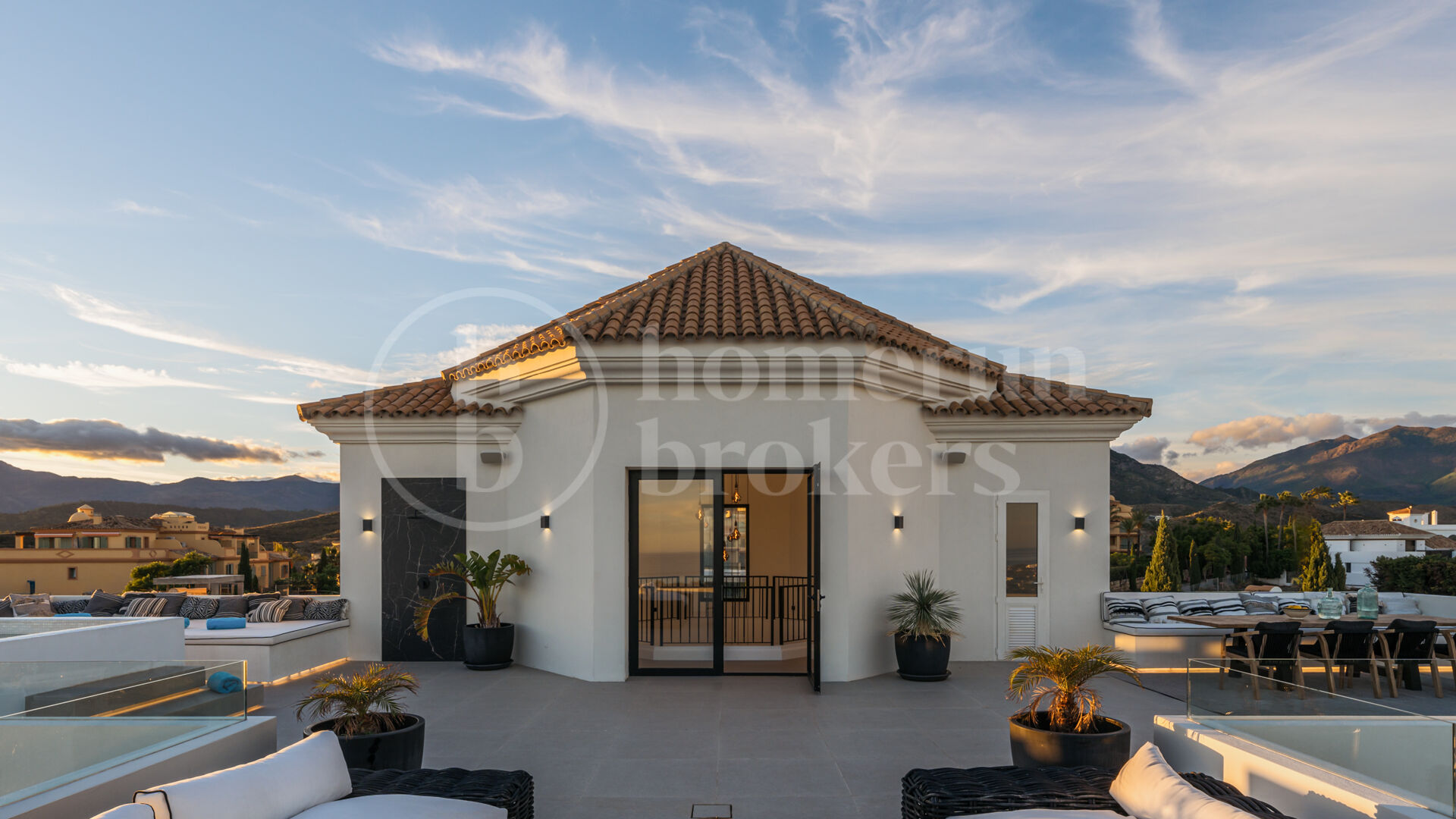 Villa Olivia - Impressive Family Home in Los Flamingos