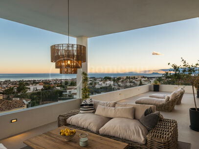 Villa Olivia - Impressive Family Home in Los Flamingos