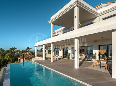 Villa Olivia - Impressive Family Home in Los Flamingos