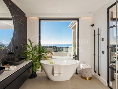 Villa Olivia - Impressive Family Home in Los Flamingos