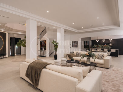 Villa Olivia - Impressive Family Home in Los Flamingos