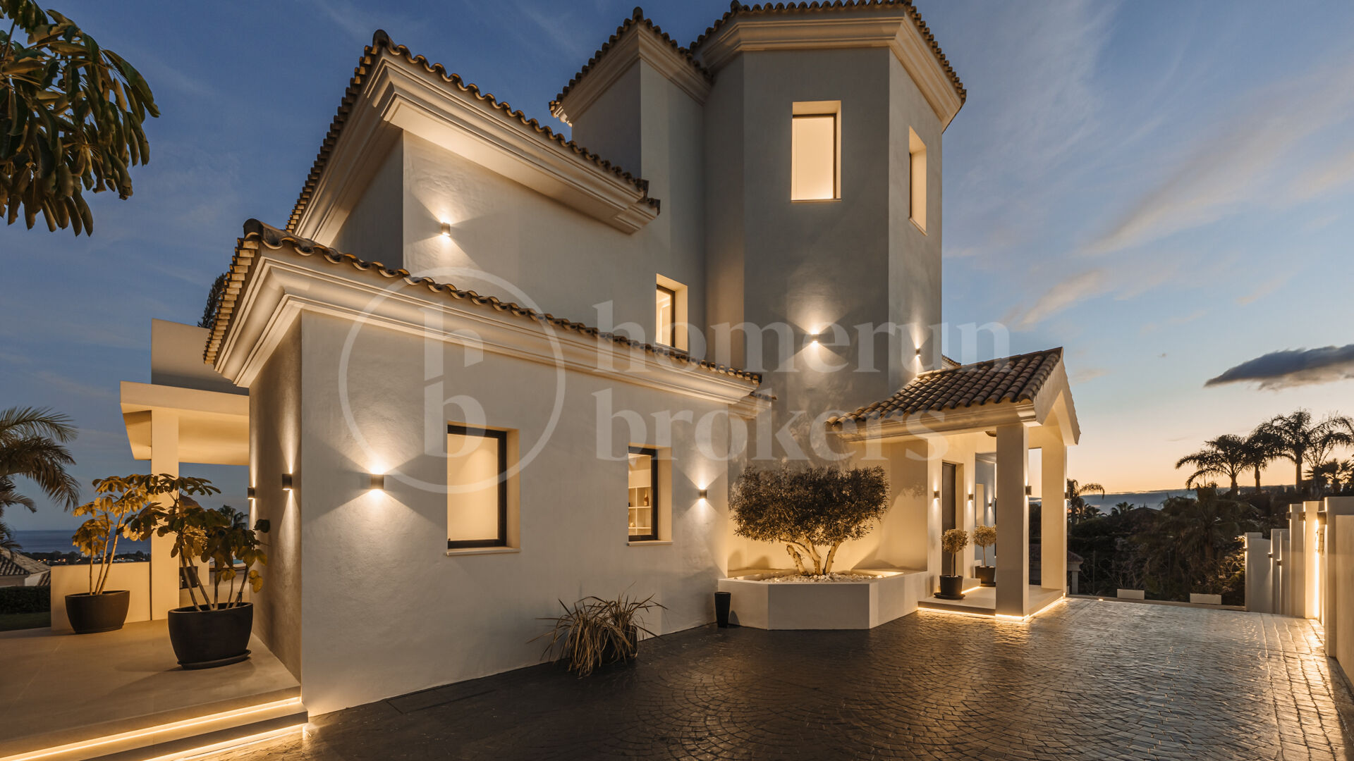Villa Olivia - Impressive Family Home in Los Flamingos