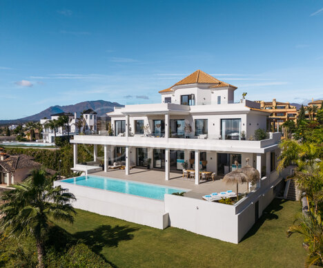 Villa Olivia - Impressive Family Home in Los Flamingos