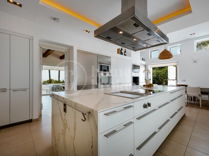 Villa Limeña - Modern Villa with Stunning Sea Views on Marbella’s Golden Mile
