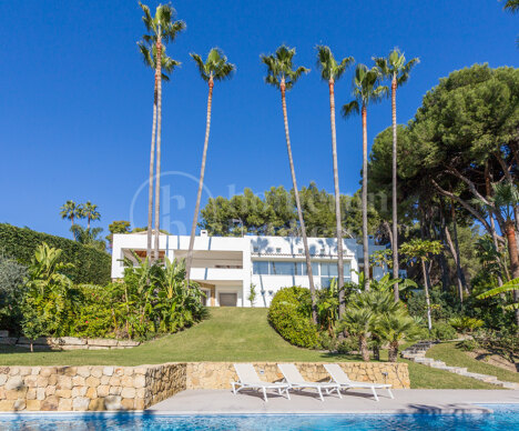 Modern Villa with Stunning Sea Views on Marbella’s Golden Mile