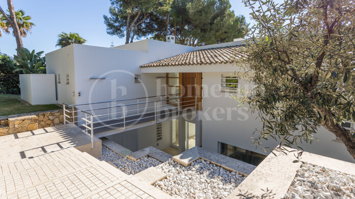 Modern Villa with Stunning Sea Views on Marbella’s Golden Mile