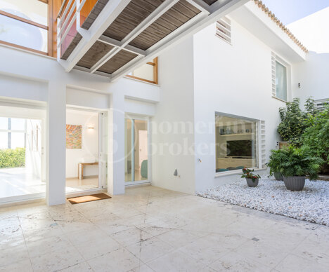 Modern Villa with Stunning Sea Views on Marbella’s Golden Mile