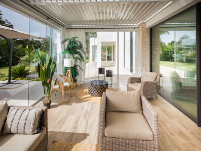 La Casa Blanca - Modern Mansion and Guest house in the New Golden Mile