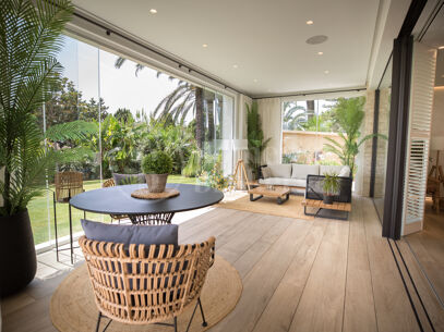 La Casa Blanca - Modern Mansion and Guest house in the New Golden Mile