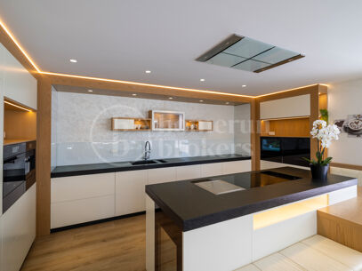La Casa Blanca - Modern Mansion and Guest house in the New Golden Mile