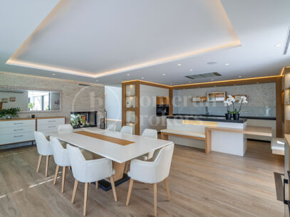 La Casa Blanca - Modern Mansion and Guest house in the New Golden Mile