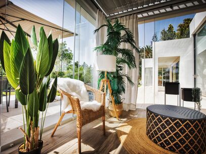 La Casa Blanca - Modern Mansion and Guest house in the New Golden Mile