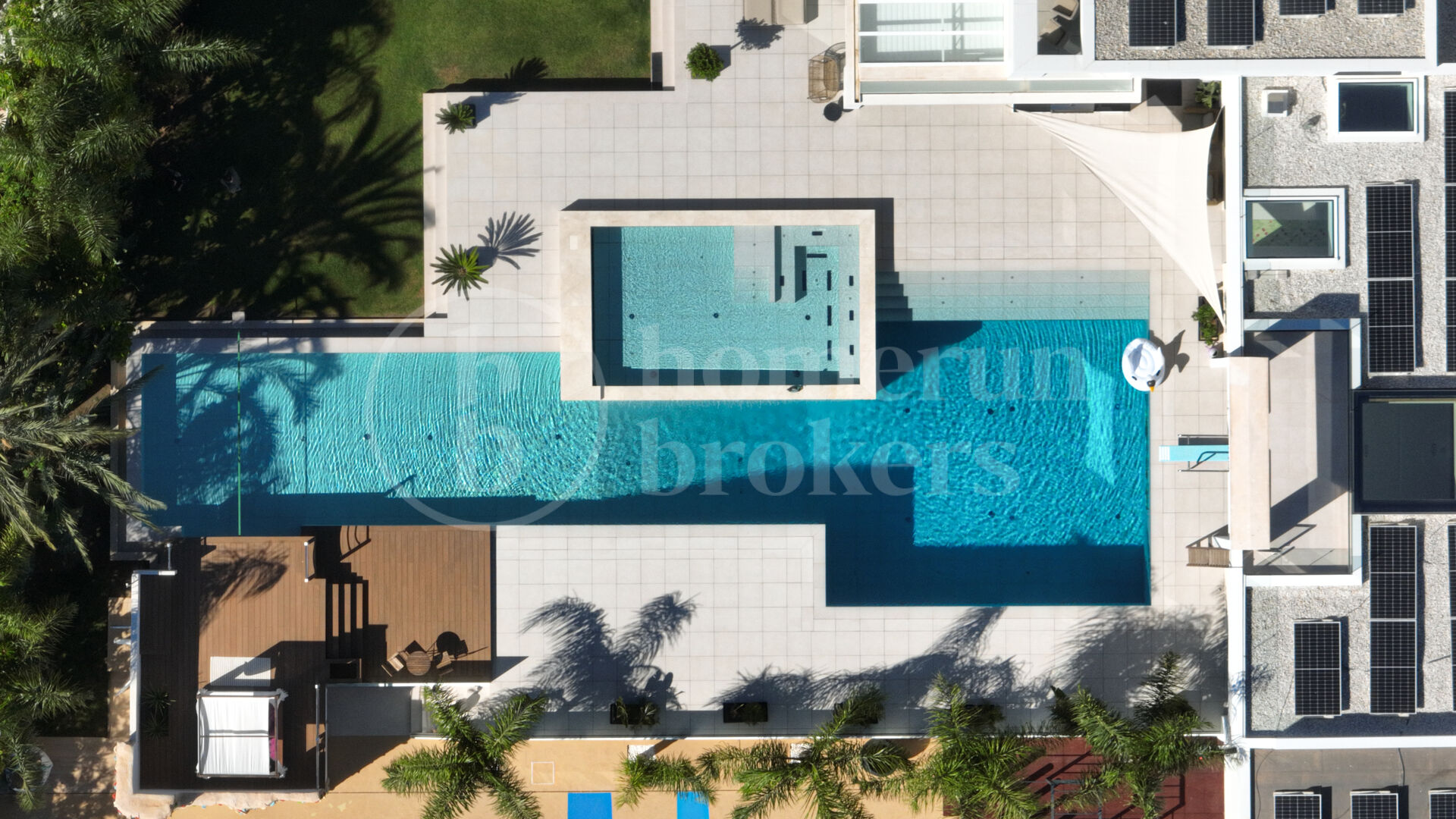 La Casa Blanca - Modern Mansion and Guest house in the New Golden Mile