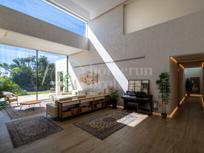 La Casa Blanca - Modern Mansion and Guest house in the New Golden Mile