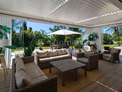 La Casa Blanca - Modern Mansion and Guest house in the New Golden Mile