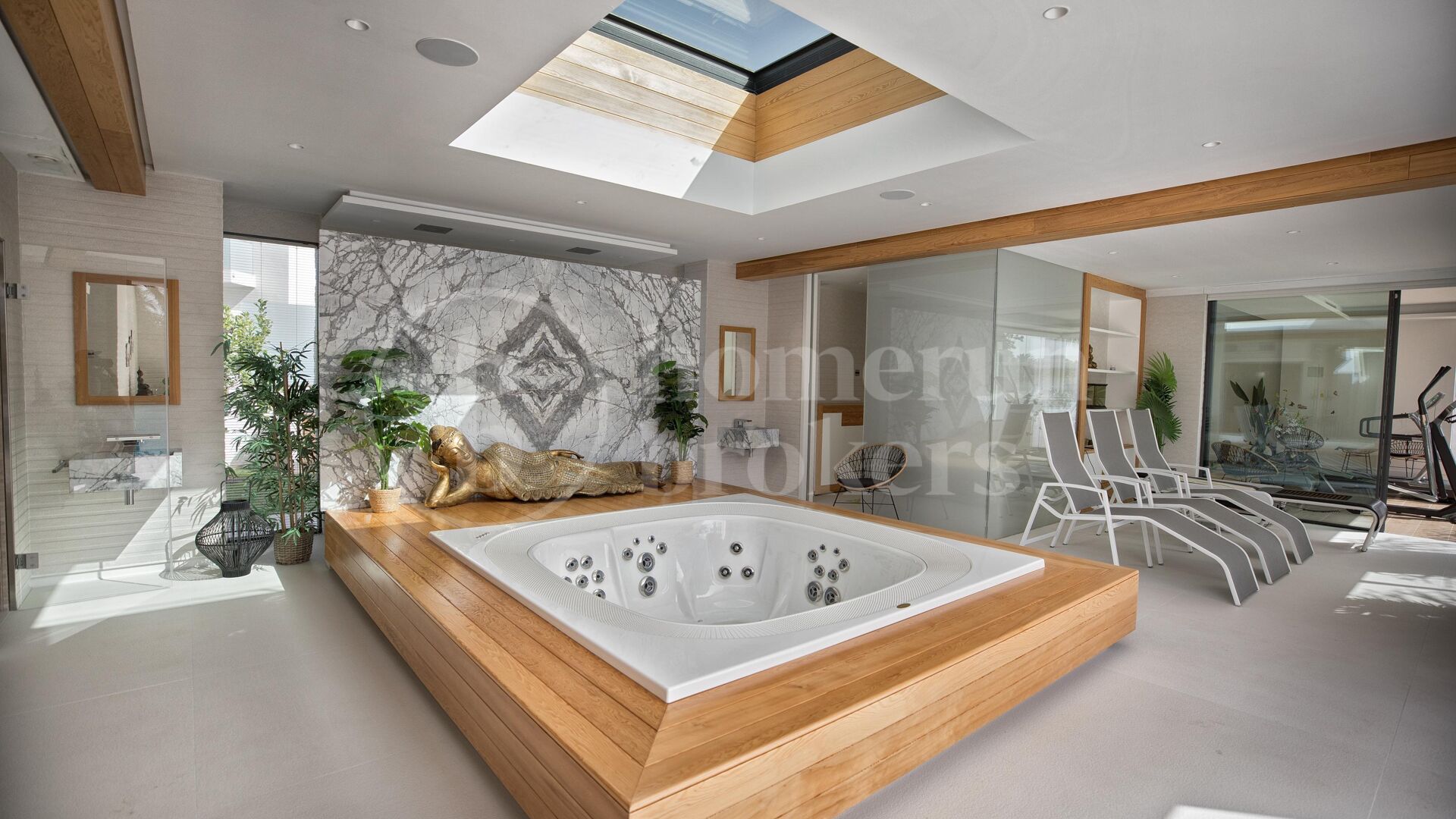 La Casa Blanca - Modern Mansion and Guest house in the New Golden Mile