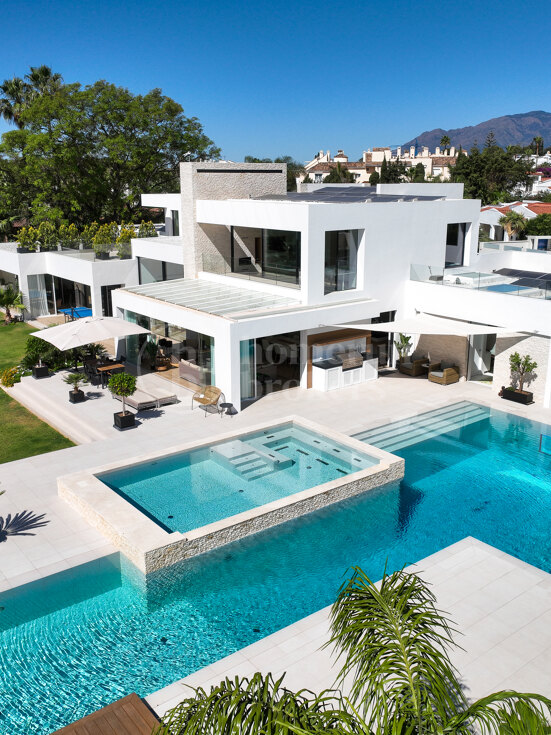 La Casa Blanca - Modern Mansion and Guest house in the New Golden Mile