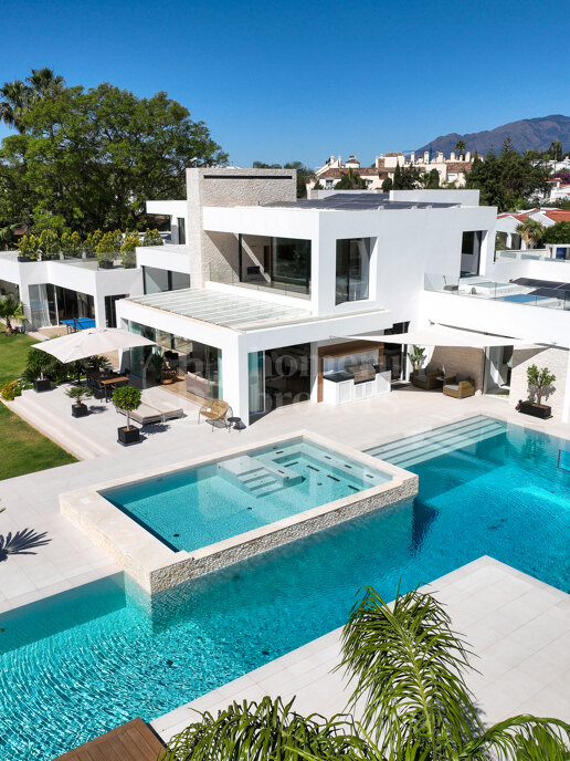 La Casa Blanca - Modern Mansion and Guest house in the New Golden Mile