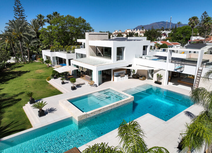 Luxury Villa For Sale In El Paraiso