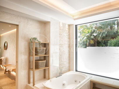 La Casa Blanca - Modern Mansion and Guest house in the New Golden Mile
