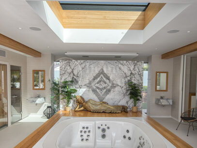 La Casa Blanca - Modern Mansion and Guest house in the New Golden Mile