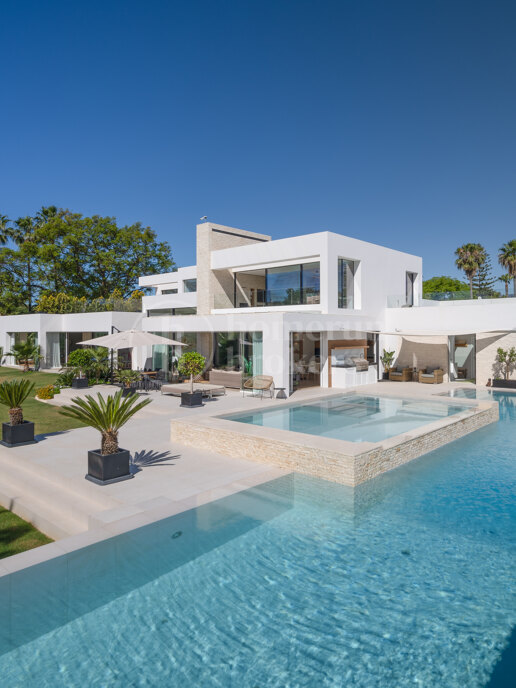 La Casa Blanca - Modern Mansion and Guest house in the New Golden Mile