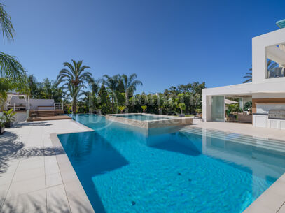 La Casa Blanca - Modern Mansion and Guest house in the New Golden Mile