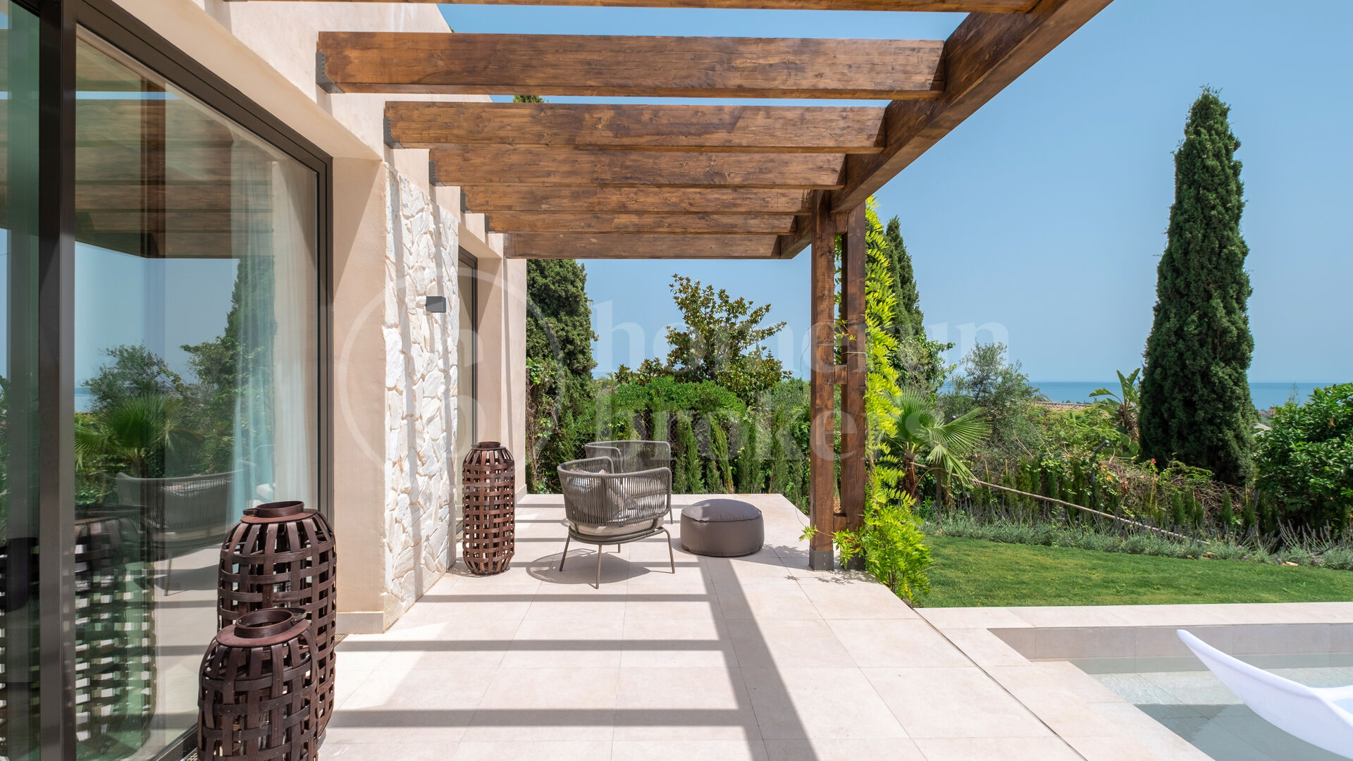 Villa Minoo - Villa with Sea Views in El Paraiso, Benahavis