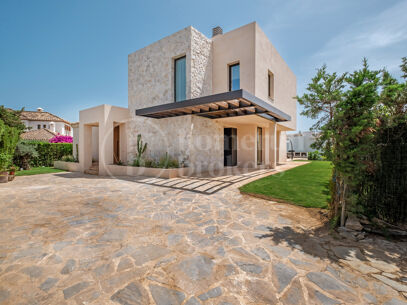 Villa Minoo - Villa with Sea Views in El Paraiso, Benahavis