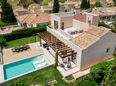 Villa Minoo - Villa with Sea Views in El Paraiso, Benahavis