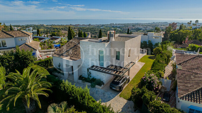 Villa Minoo - Villa with Sea Views in El Paraiso, Benahavis