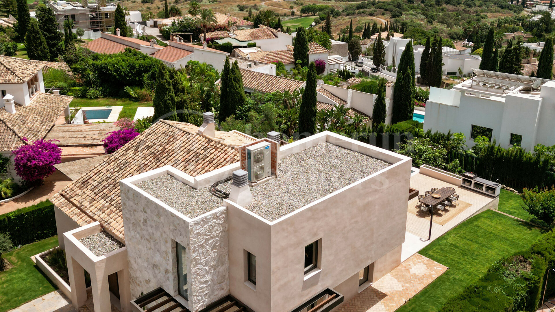 Villa Minoo - Villa with Sea Views in El Paraiso, Benahavis
