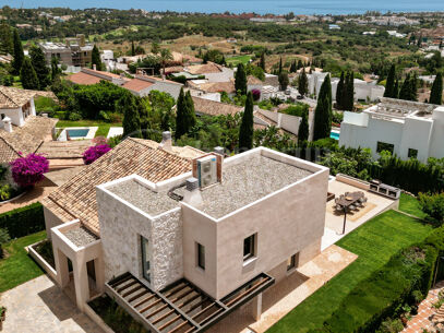 Villa Minoo - Villa with Sea Views in El Paraiso, Benahavis