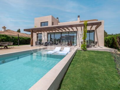 Villa Minoo - Villa with Sea Views in El Paraiso, Benahavis
