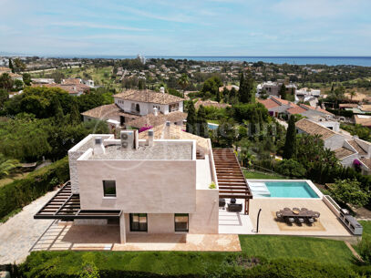 Villa Minoo - Villa with Sea Views in El Paraiso, Benahavis