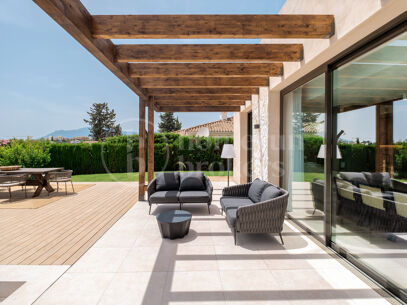 Villa Minoo - Villa with Sea Views in El Paraiso, Benahavis