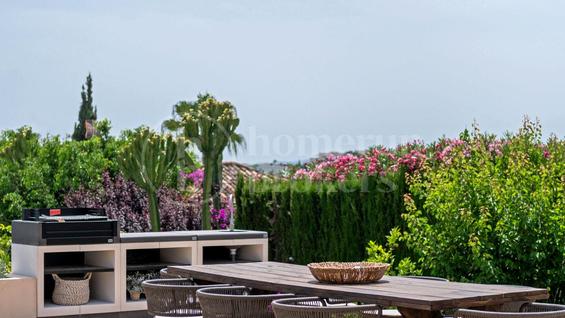 Villa Minoo - Villa with Sea Views in El Paraiso, Benahavis