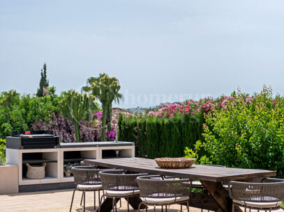 Villa Minoo - Villa with Sea Views in El Paraiso, Benahavis
