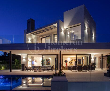 Villa Marbella Golf - Contemporary Villa in Parcelas del Golf, Nueva Andalucia