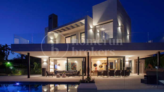 Villa Marbella Golf - Contemporary Villa in Parcelas del Golf, Nueva Andalucia