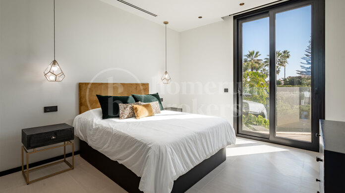 Villa Marbella Golf - Contemporary Villa in Parcelas del Golf, Nueva Andalucia