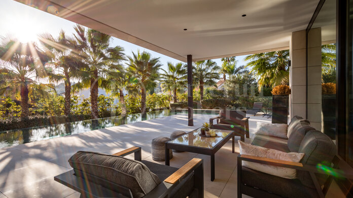 Villa Marbella Golf - Contemporary Villa in Parcelas del Golf, Nueva Andalucia