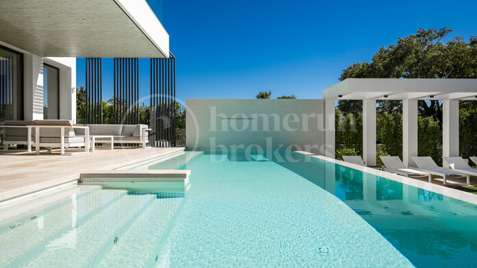 Villa Mirage - Steps from the beach on the New Golden Mile, Estepona