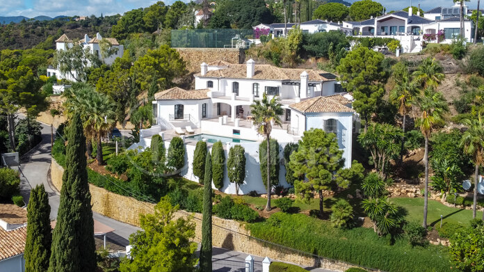 Villa Madroñal - Andalucian style villa in El Madroñal, Benahavís