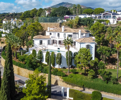 Villa Madroñal - Andalucian style villa in El Madroñal, Benahavís