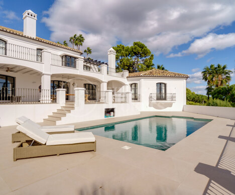 Villa Madroñal - Andalucian style villa in El Madroñal, Benahavís