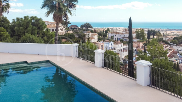 Villa Madroñal - Andalucian style villa in El Madroñal, Benahavís