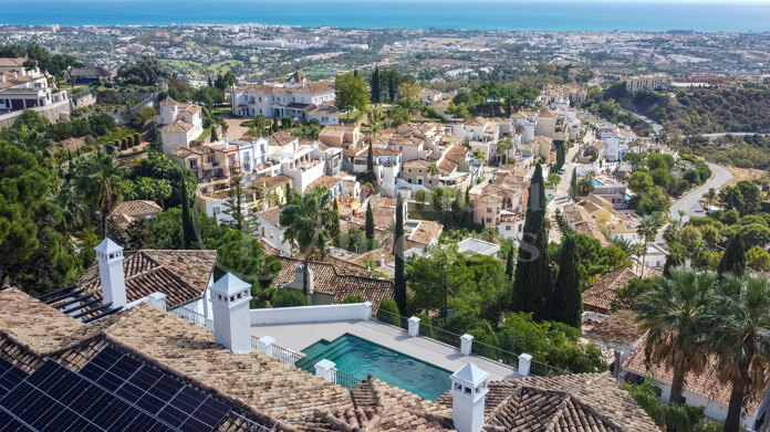 Villa Madroñal - Andalucian style villa in El Madroñal, Benahavís