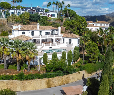 Villa Madroñal - Andalucian style villa in El Madroñal, Benahavís