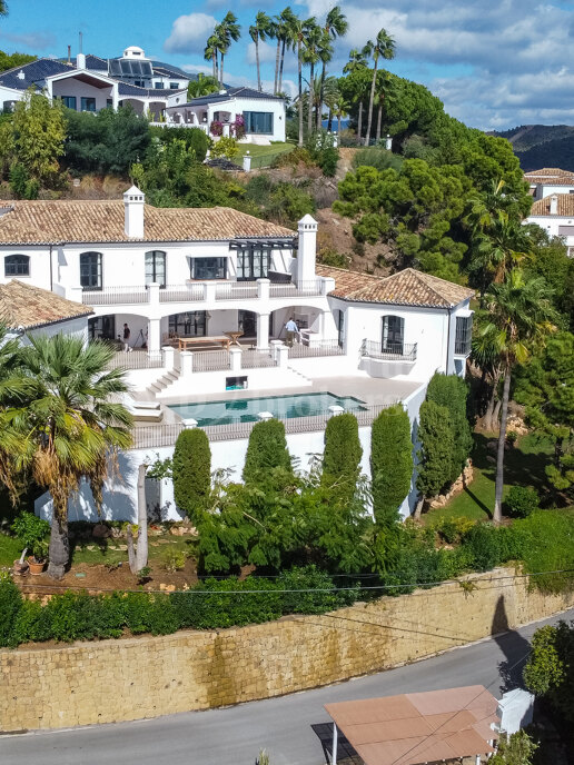 Villa Madroñal - Andalucian style villa in El Madroñal, Benahavís